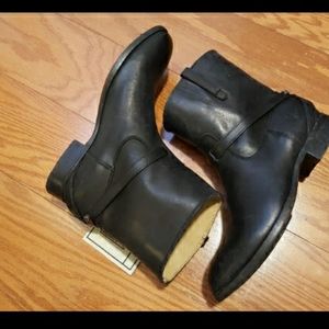 📢 Size 8 Frye Booties 📢